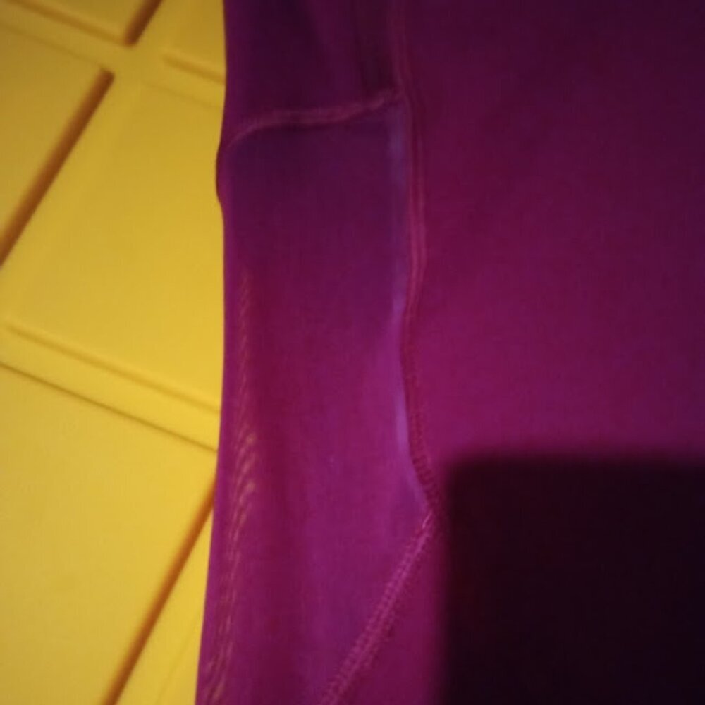 Lululemon burgundy beautiful Leggings crop 21 in inseam Size 28 5/6 NWOT - Picture 2 of 3